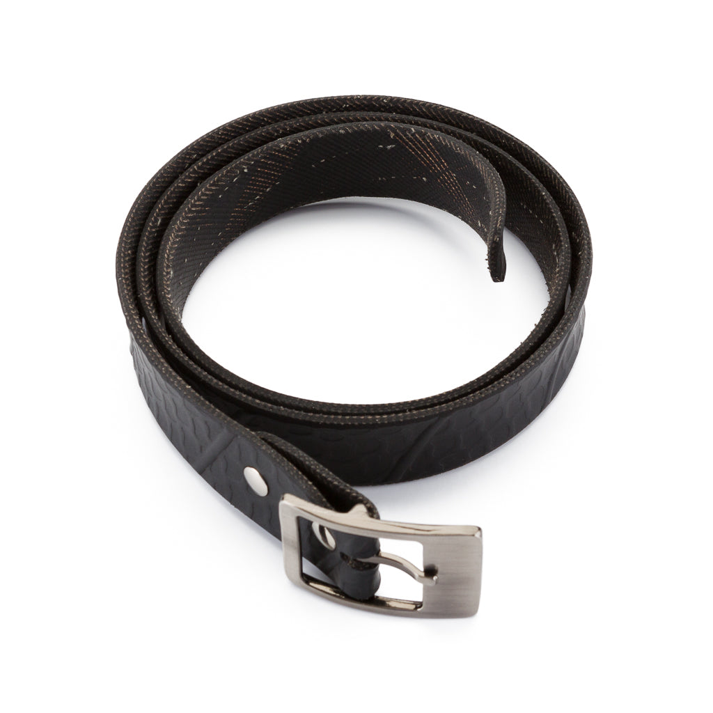 Slim Biker Vegan Belt – Cinto Unissex Sustentável em Pneu de Motocicleta Reciclado