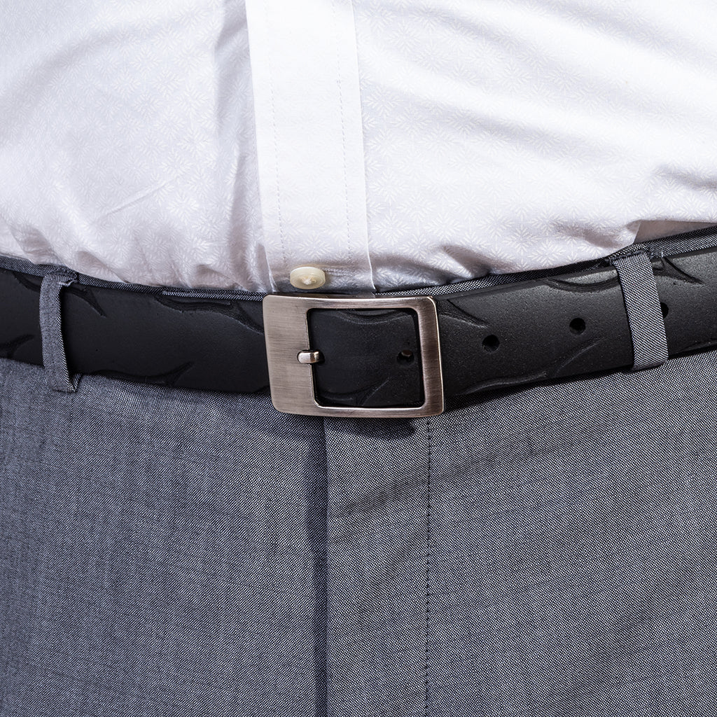 Slim Biker Vegan Belt – Cinto Unissex Sustentável em Pneu de Motocicleta Reciclado